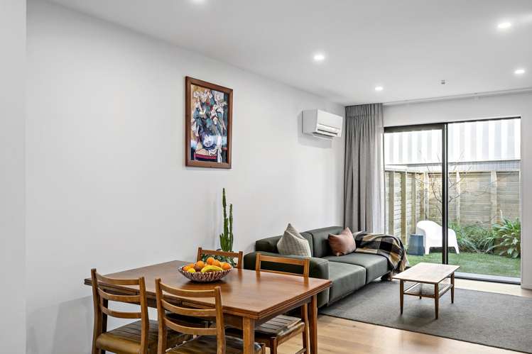 8C Ferry Road Days Bay_12