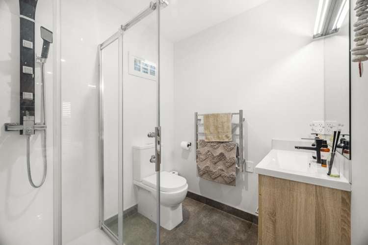 70 Chesham Avenue Waipahihi_18