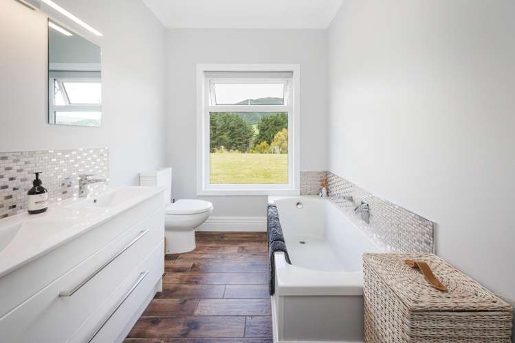 52 Highland View Drive Tokomaru_24