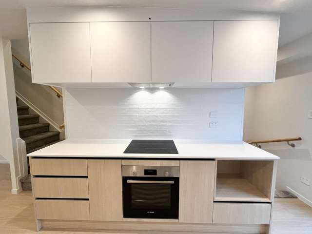 16/9 Aeroview Drive 1603_2