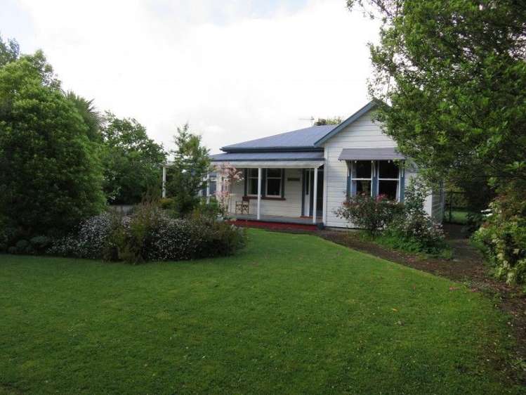 39 Brandon Hall Road Bulls_10