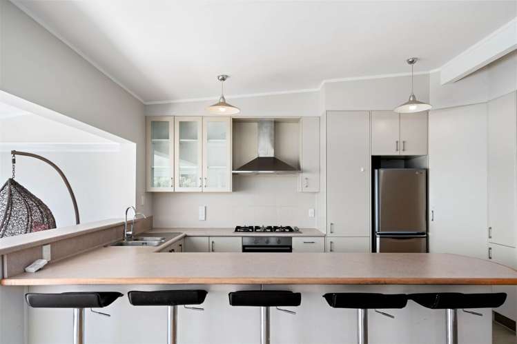 63 Parr Terrace Castor Bay_2