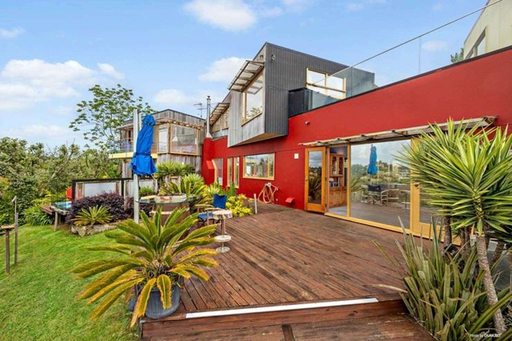 ‘If you love colour’: Waterfront icon by Pete Bossley back on market for $2m-plus