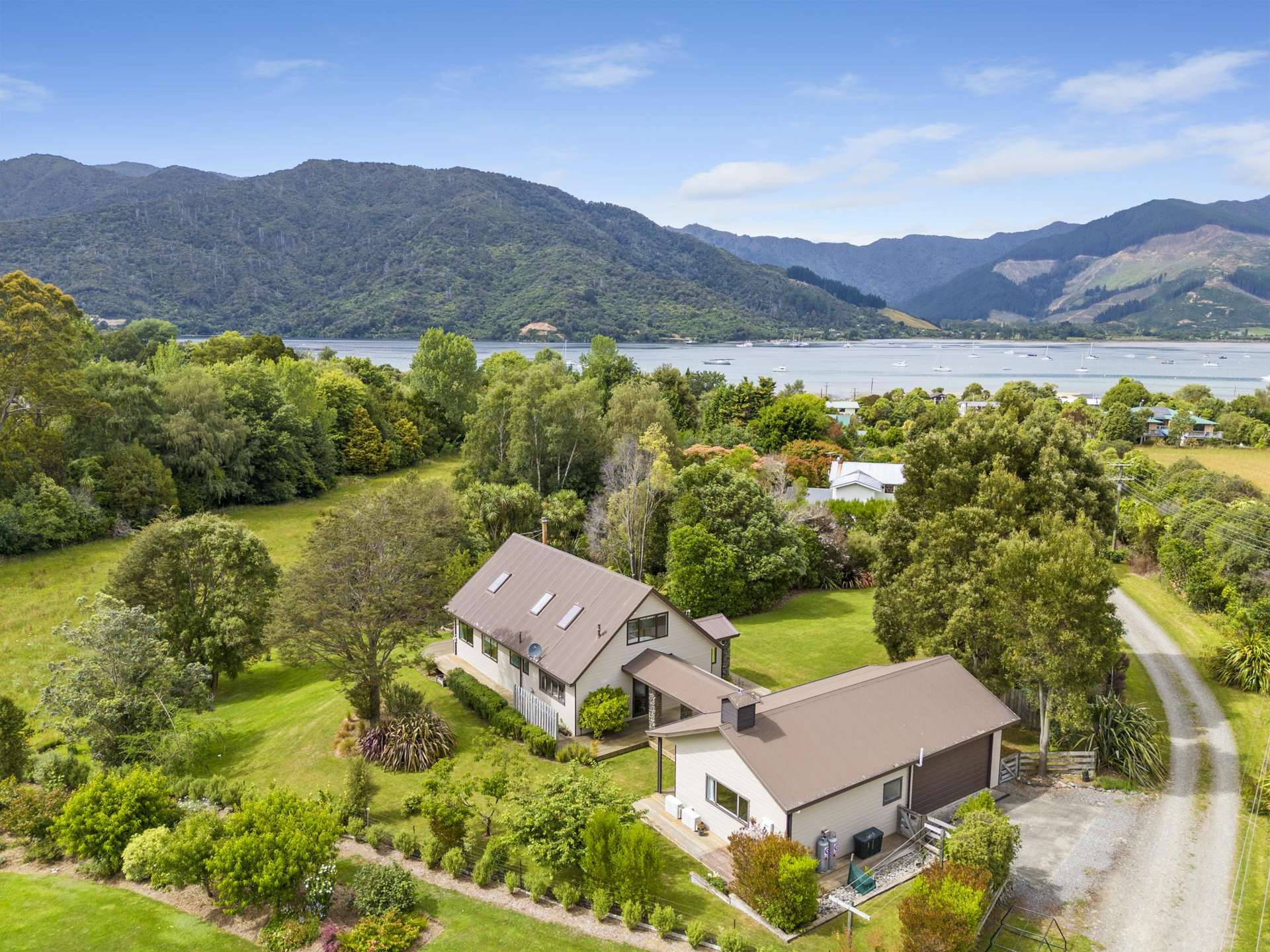 28 Lady Cobham Grove Anakiwa and Surrounds_0