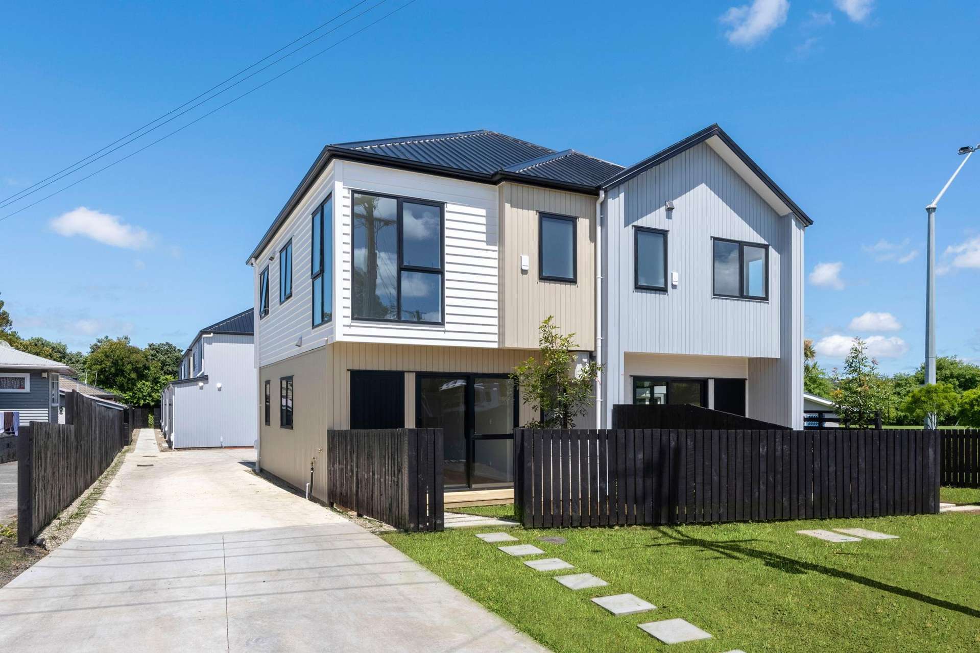 2/18 Albert Road Kelston_0