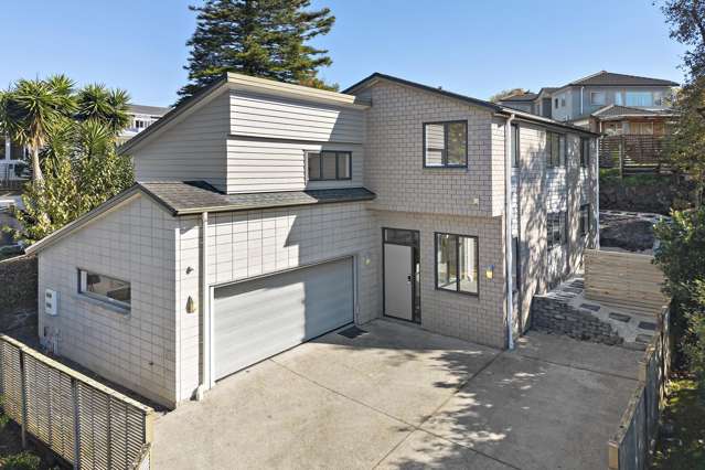 SUBSTANTIAL FAMILY LIVING: SLOPES OF ONE TREE HILL