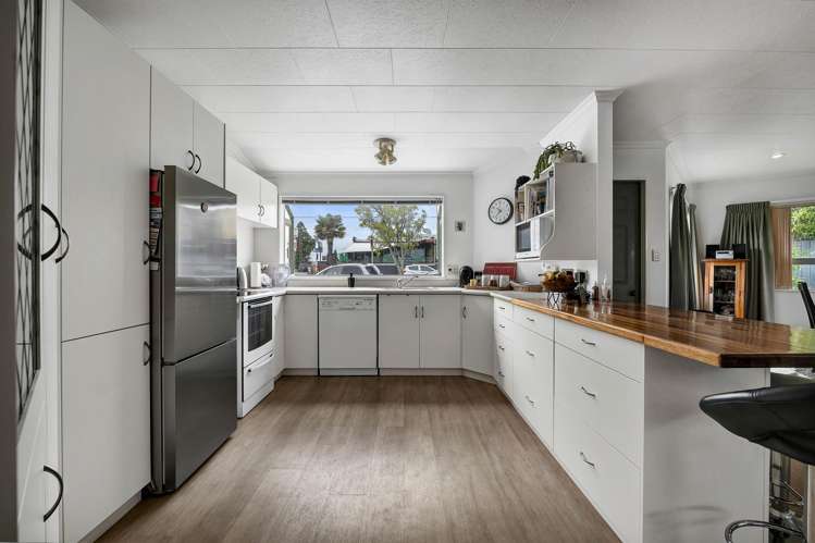 38 Tukapa Street Westown_10