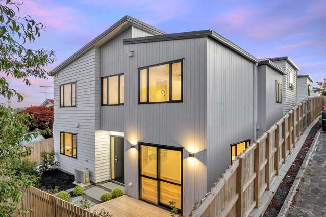 New Build Near Shops and Schools