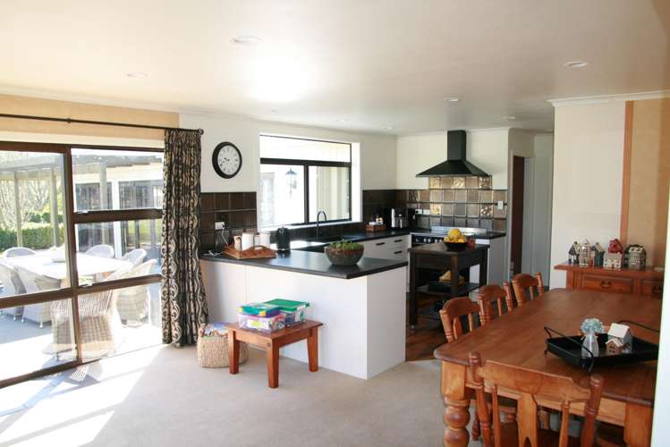 1457 East Road Toko_6