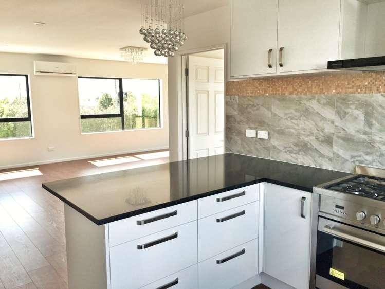 12a Hepburn Road Glendene_4