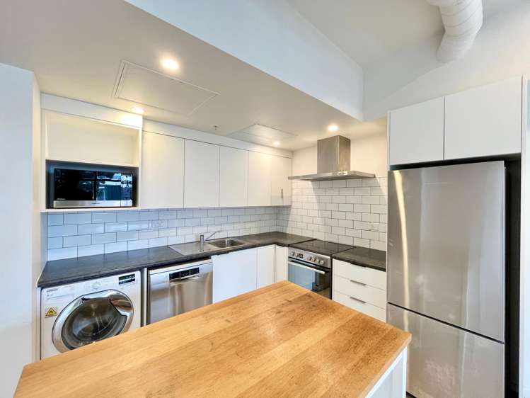  3B/163 Thorndon Quay Thorndon_2