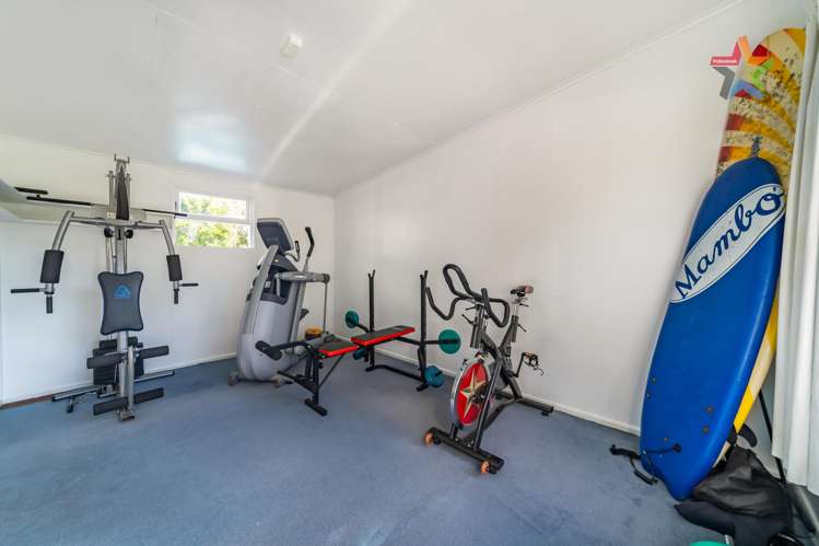 10 Golf Road Manor Park_23