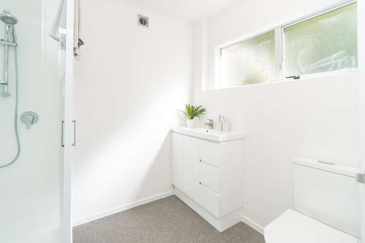 11 Selkirk Way Karori_18