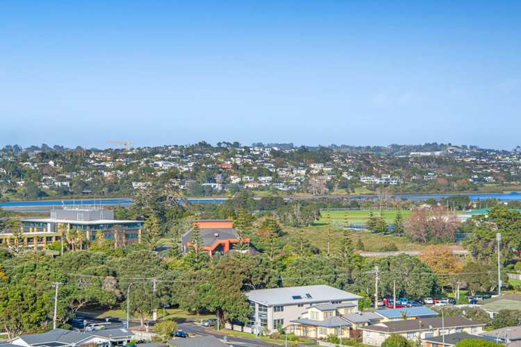 1111/11 Tamariki Avenue Orewa_28