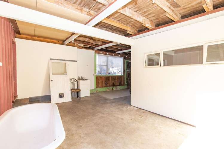9 Front Miranda Road Waitakaruru_17