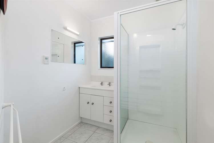 2/4 Danbury Drive Torbay_13