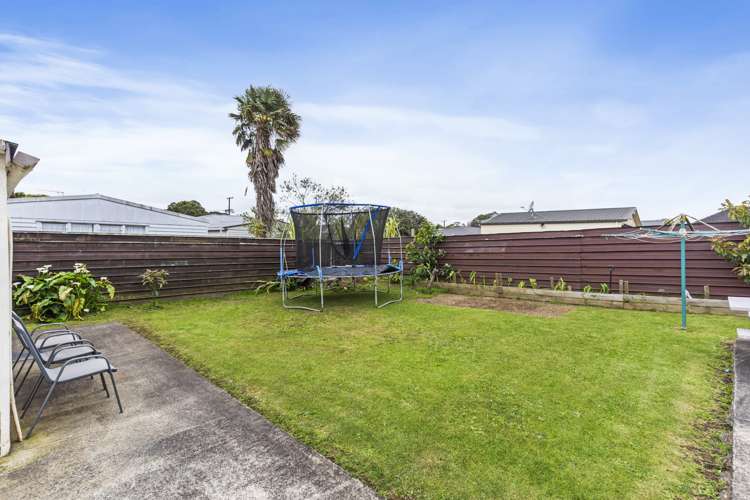 13 Parker Crescent Otara_17