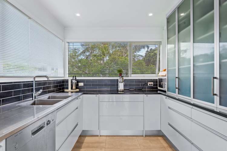 1/49 Lake View Road Takapuna_13
