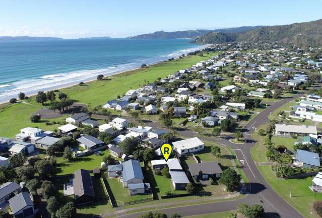 Relaxed Beach Vibes in Popular Sands Crescent