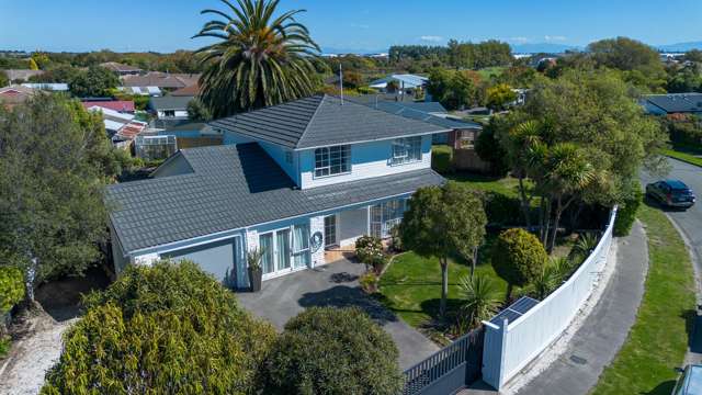 Owners committed overseas - must be SOLD!