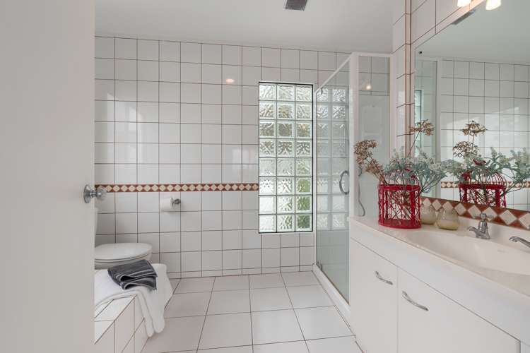 7 Chatham Avenue Paremoremo_17