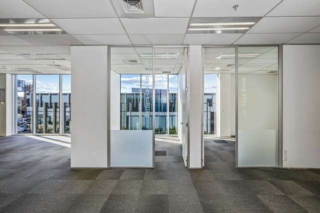 CENTRAL OFFICE WITH AMPLE PARKING