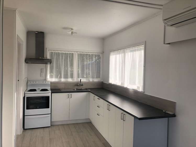 1/36 Girrahween Drive Totara Vale_2