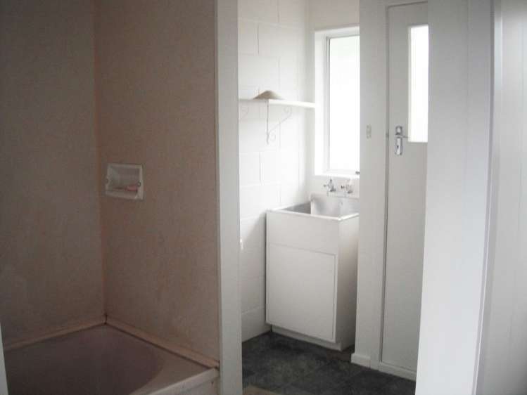 2/133 Tipahi Street Nelson South_5