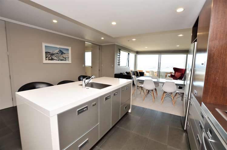 15/225 Lake Terrace Waipahihi_13