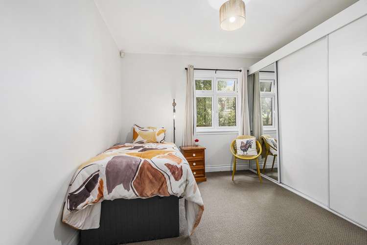 3 Apu Crescent Lyall Bay_13