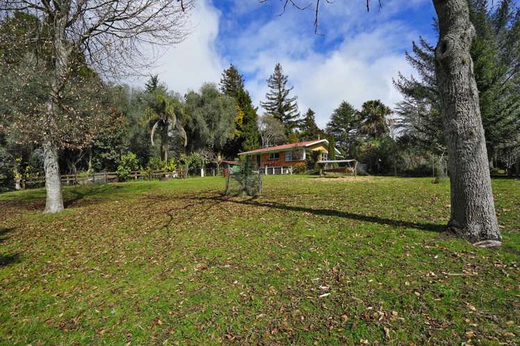 10 Robertson Road Whatawhata_30