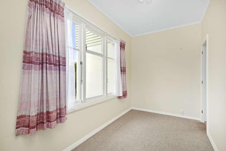 17 Lane Crescent Tawa_13
