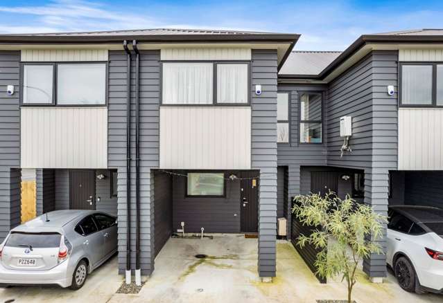 MODERN 3-BEDROOM HOME AVAILABLE NOW IN PAPAKURA!