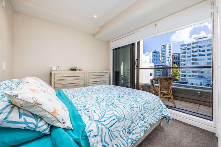 1017/41 Beach Road_4