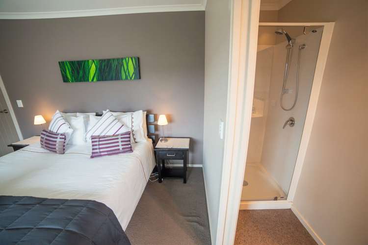 18 Motu-Au Close Manapouri_18