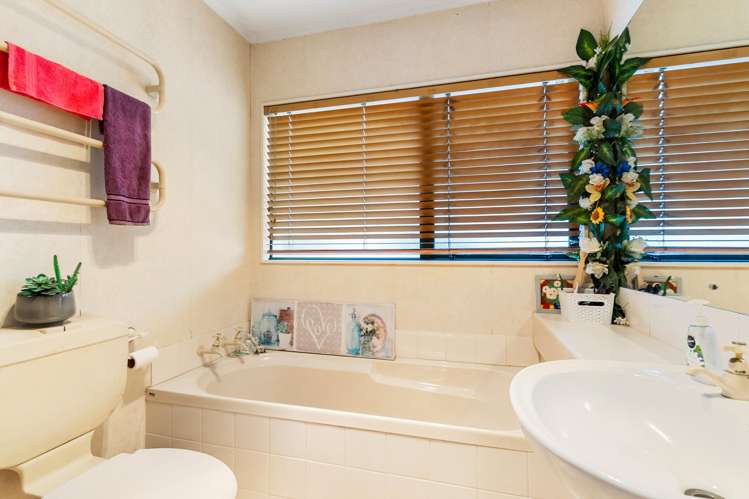 1/7 Ribbonwood Crescent Goodwood Heights_13