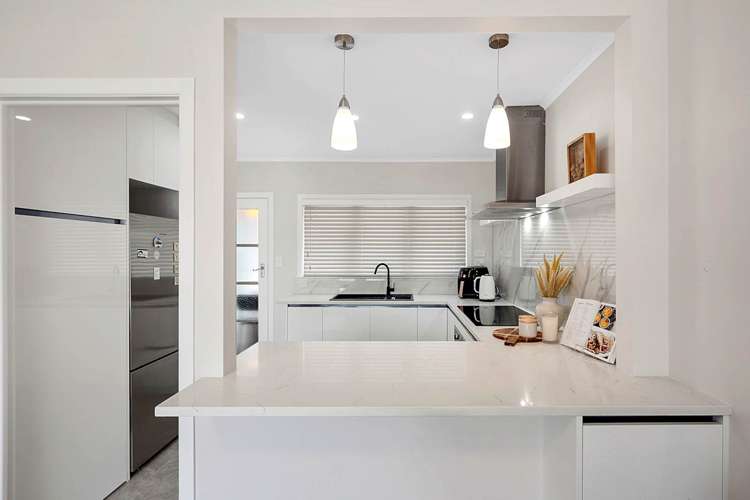 2/56A Taharoto Road Takapuna_9