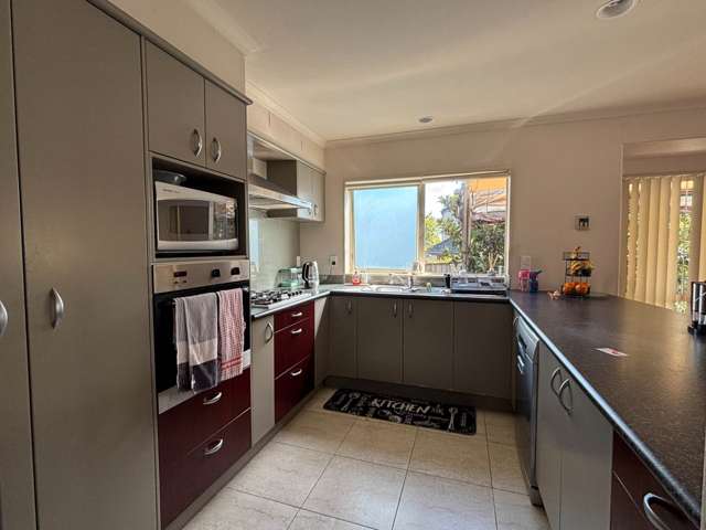 19 William Woods Court Flat Bush_3