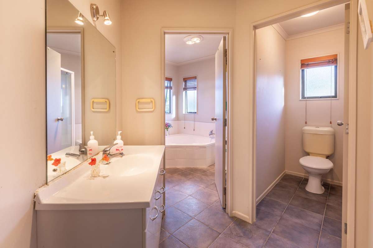 32 Ian Sage Avenue_3