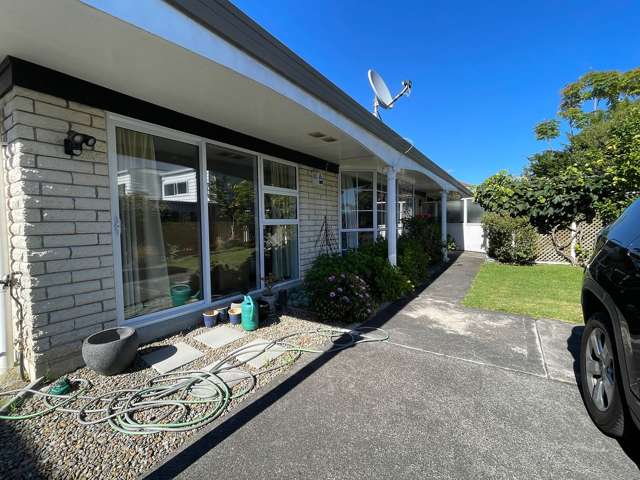 AVAILABLE NOW - 3 bedroom home in Pt Chev