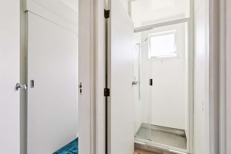 24 Turriff Crescent Tawa_11