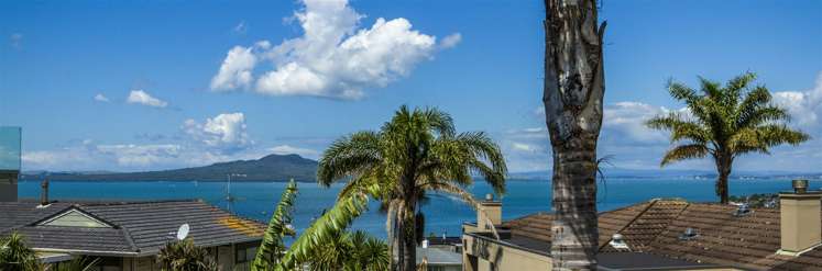 2/64 Seaview Road Castor Bay_5