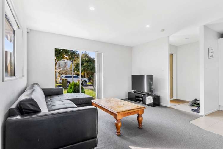 8 Popokatea Drive Takanini_15