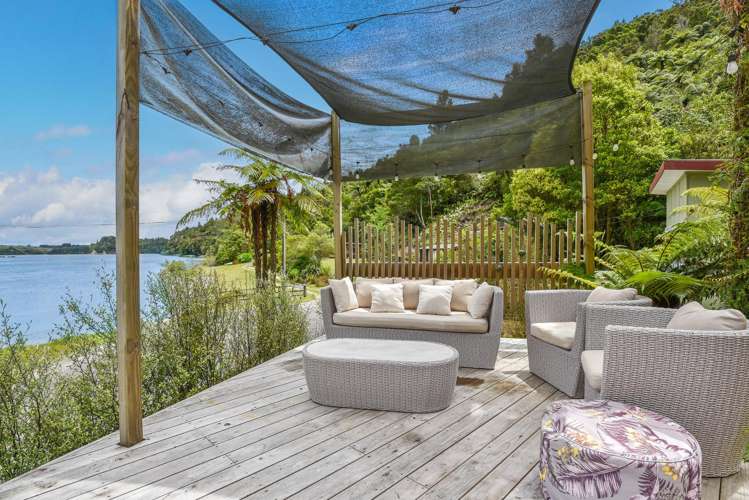 8 Chingford Road Lake Rotoma_13