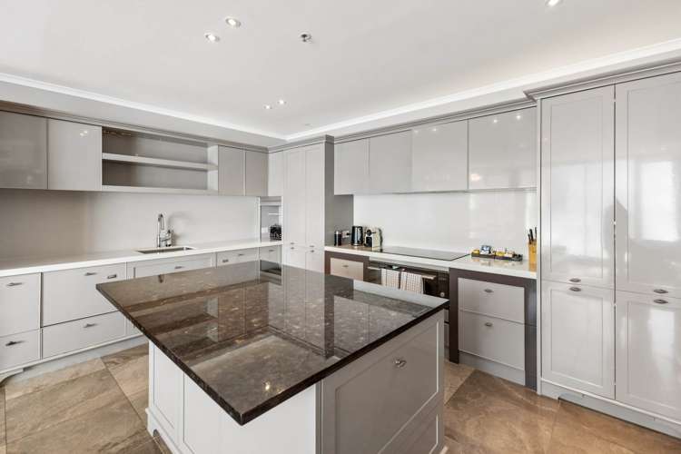 2703/8 Albert Street City Centre_13