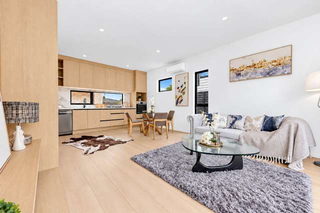 SALE!!! BUYERS OVER $650,000 WELCOME TO VIEW