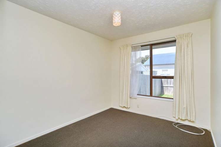 2/1 Mapledale Place Halswell_9