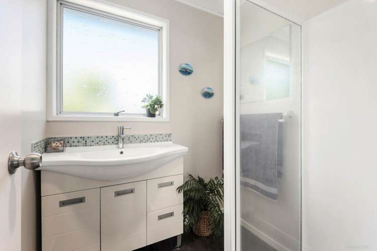 17 Allington Road Massey_15