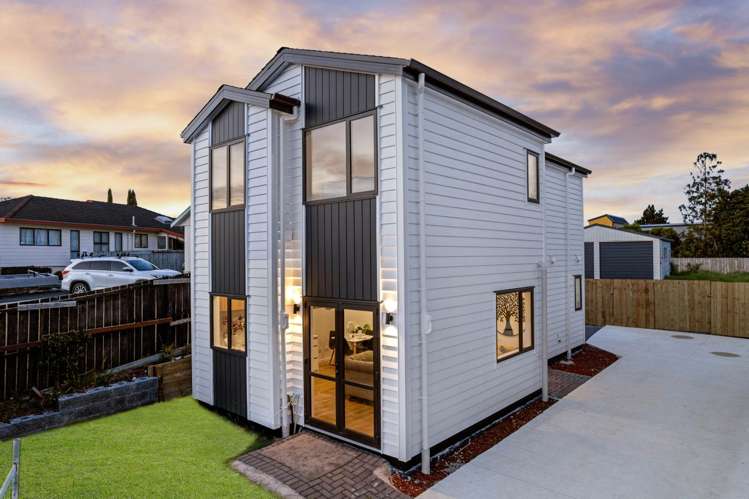 22A Miriam Corban Heights Henderson Heights_5