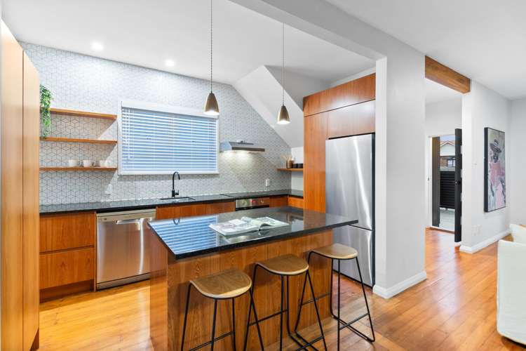 1092 Great North Road_5